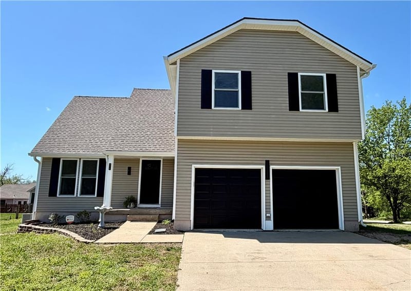 824 Elk Ln, Bonner Springs, KS 66012