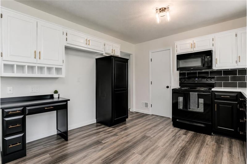824 Elk Ln, Bonner Springs, KS 66012