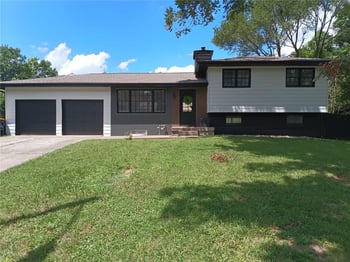 4306 NE 51st St, Kansas City, MO 64119
