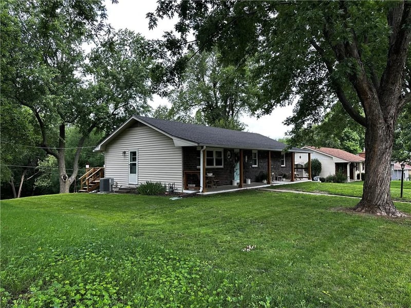 5606 Ripley St, St Joseph, MO 64506