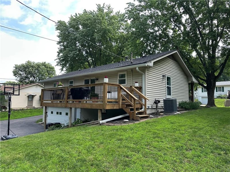 5606 Ripley St, St Joseph, MO 64506