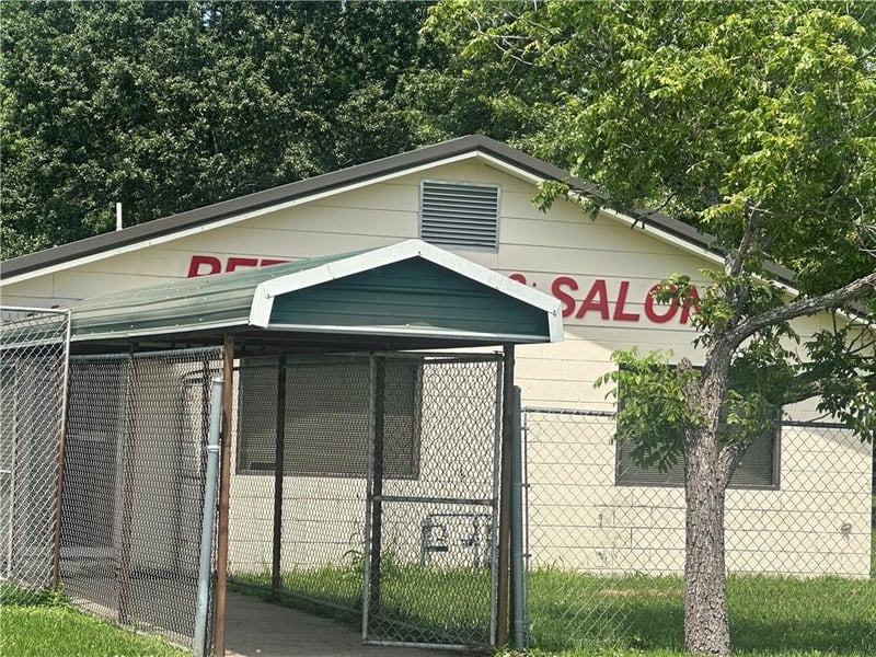 1099 50 Hw, Knob Noster, MO 65336