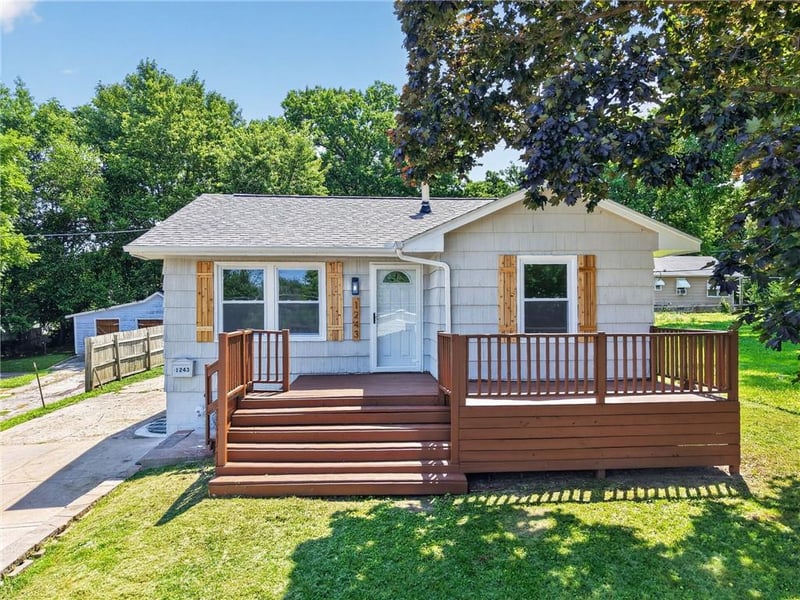 1243 Mccoy St, Independence, MO 64055