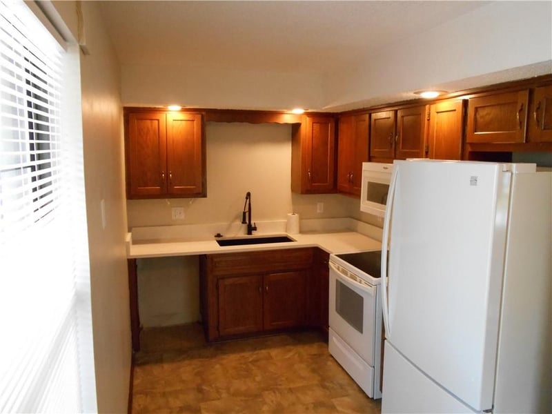 1021-1019 Kiger Rd, Independence, MO 64050