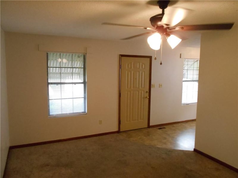 1021-1019 Kiger Rd, Independence, MO 64050