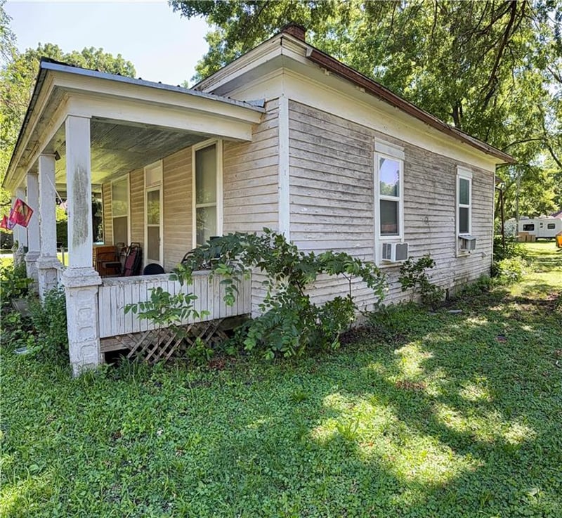 126 9th St, Leroy, KS 66857