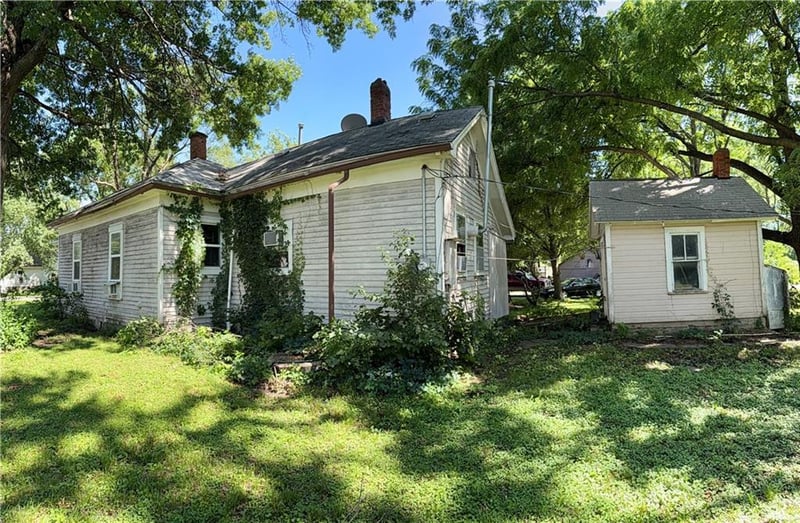 126 9th St, Leroy, KS 66857