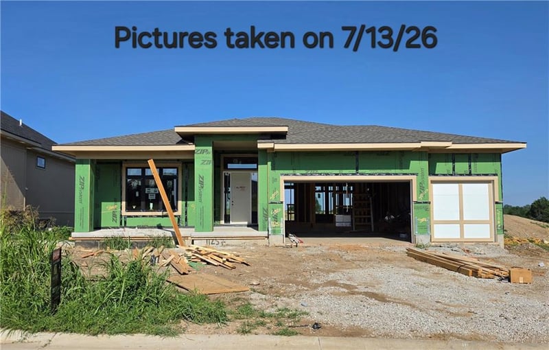 11257 Sunray Dr, Olathe, KS 66061