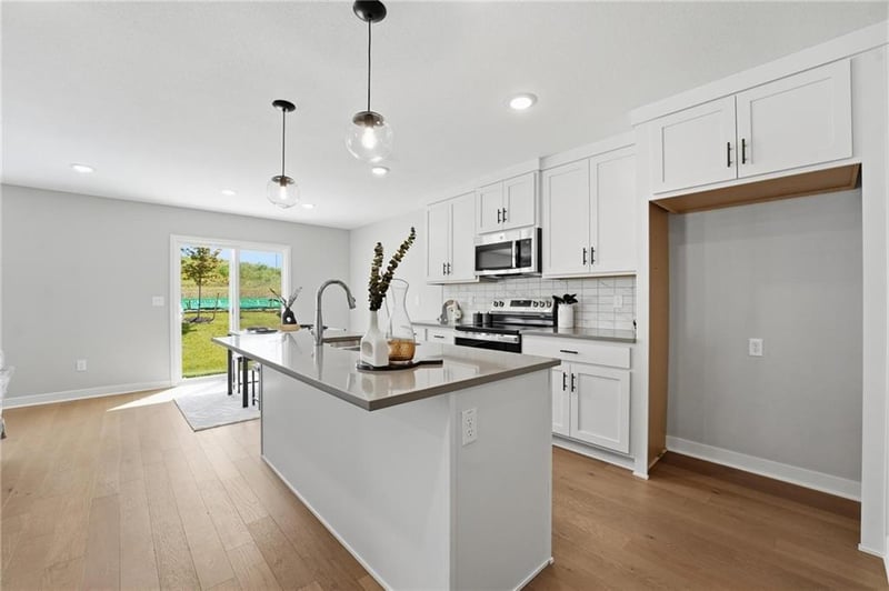 707 Glenn Cir, Raymore, MO 64083