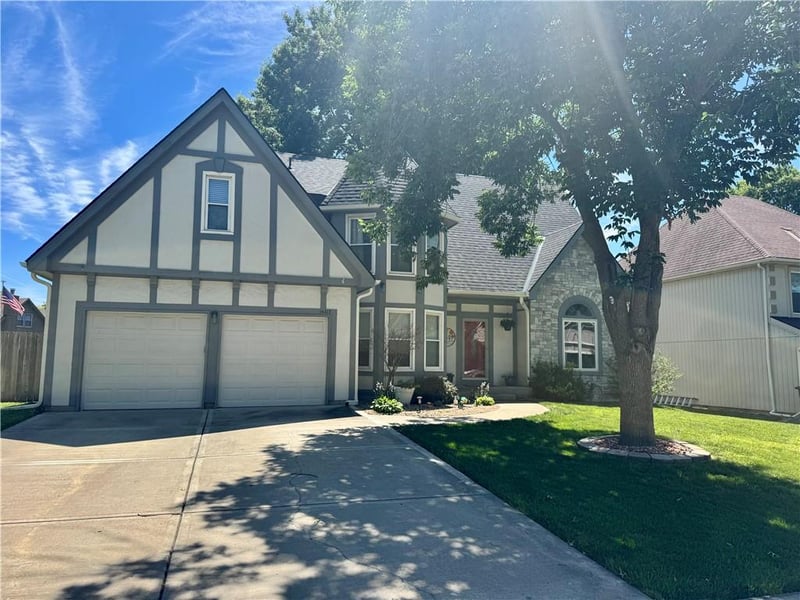 14317 Blackfoot Dr, Olathe, KS 66062
