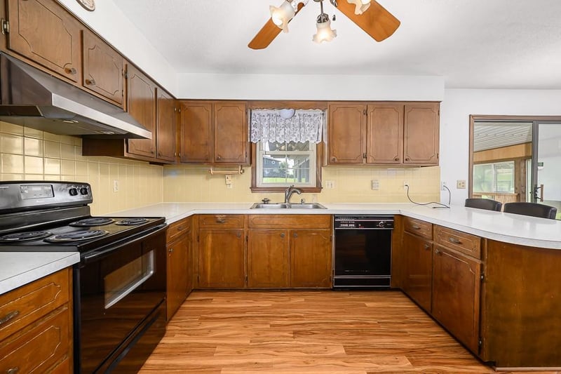 260 Holiday Dr, Lansing, KS 66043