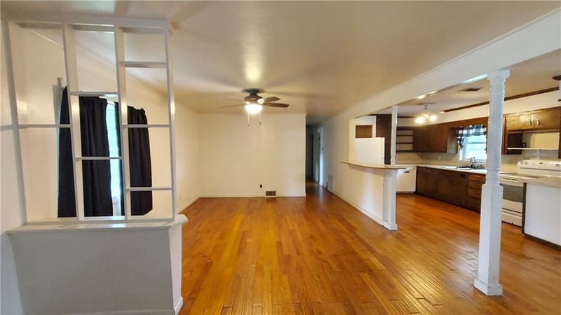 1916 Stilwell St, Pittsburg, KS 66762