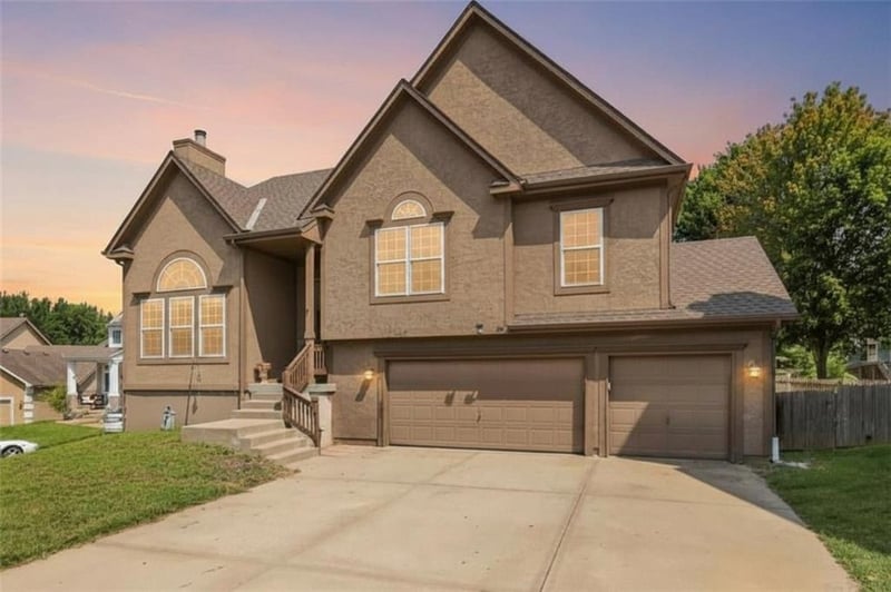 2346 Piatt Ln, Olathe, KS 66061