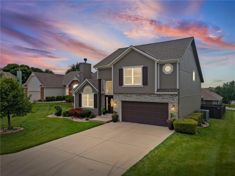 3020 Argonne Ct, Blue Springs, MO 64015