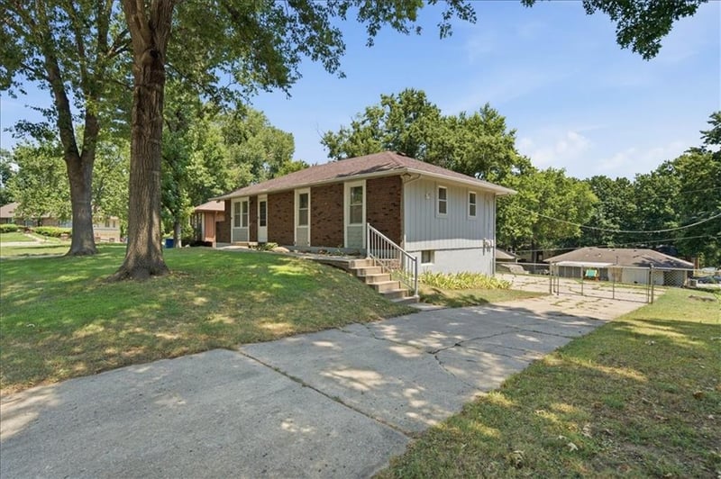 2919 Downey Ave, Independence, MO 64055