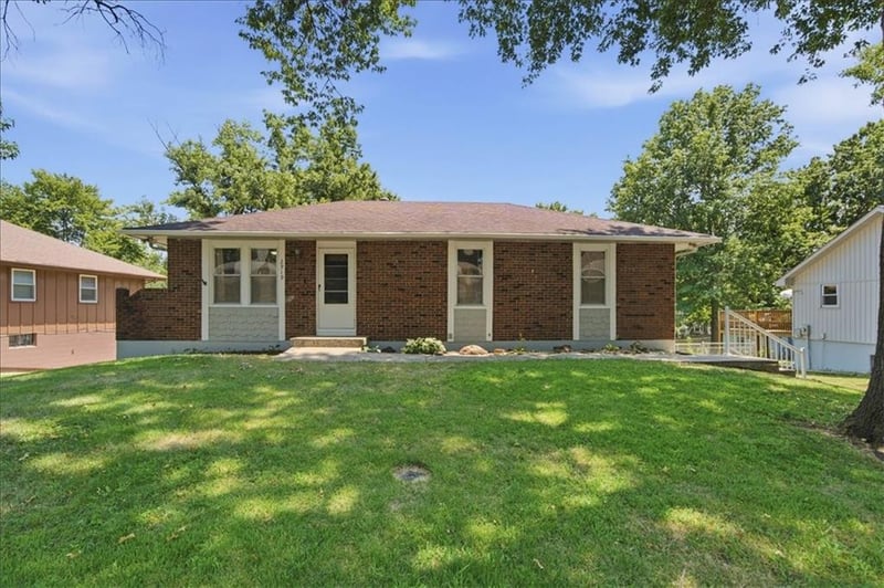 2919 Downey Ave, Independence, MO 64055
