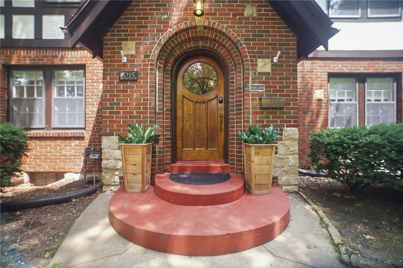 6215 Mcgee St, Kansas City, MO 64113