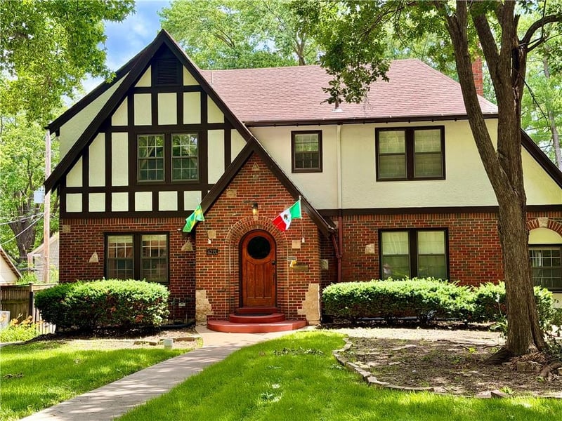 6215 Mcgee St, Kansas City, MO 64113
