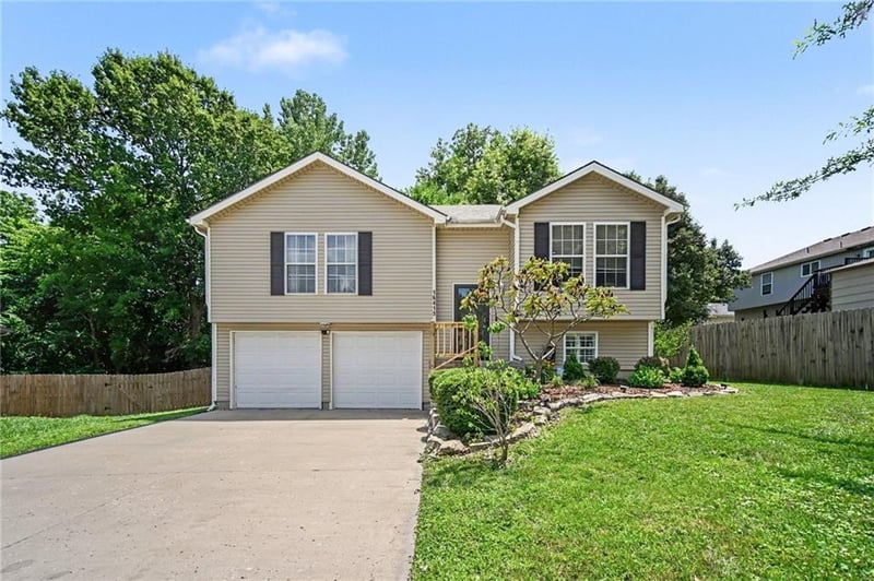 16415 4th St, Independence, MO 64056