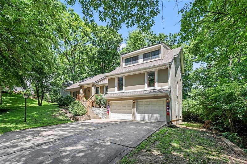 4113 NW Claymont Dr, Kansas City, MO 64116