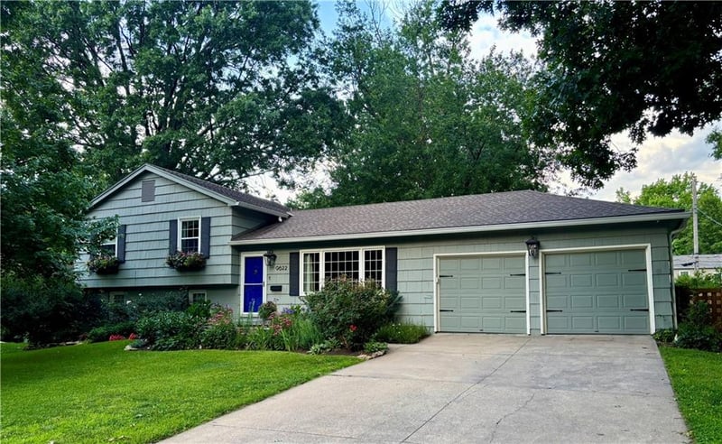 9622 England Dr, Overland Park, KS 66212