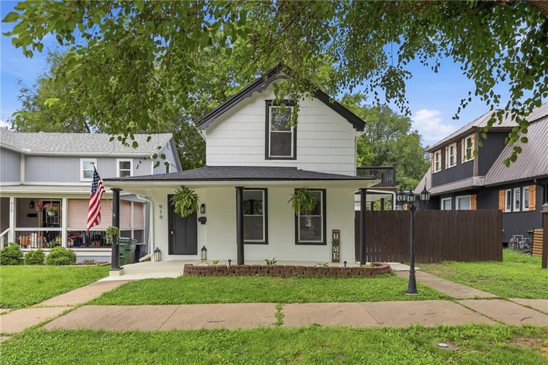 919 4th Ave, Leavenworth, KS 66048