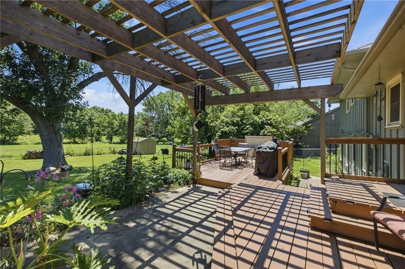 503 Park Dr, Raymore, MO 64083