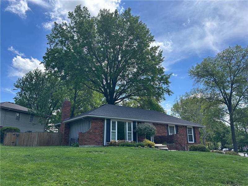 921 Glen Haven Cir, Liberty, MO 64068