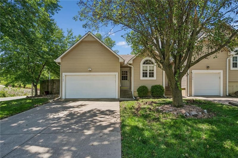 7102 Kingston Ct #A, Gladstone, MO 64119