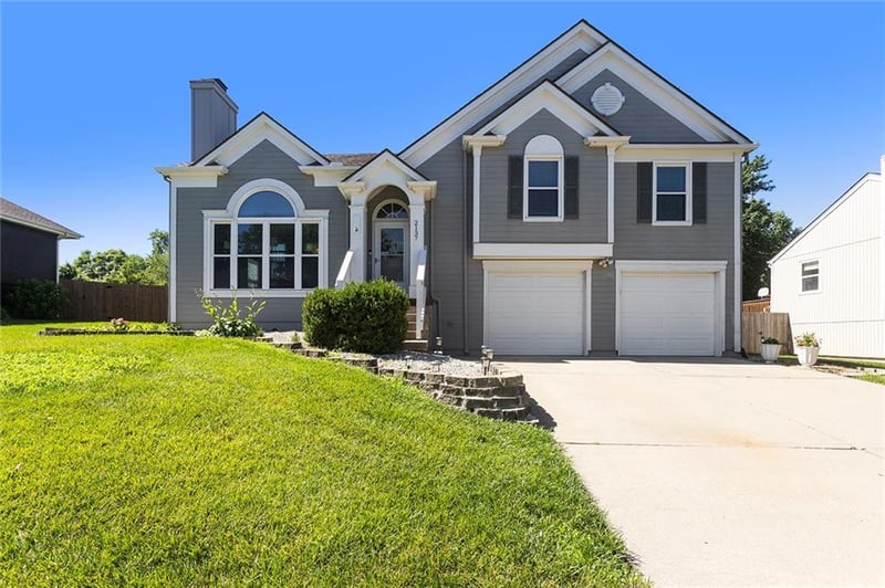 2137 7th St, Lee's Summit, MO 64063