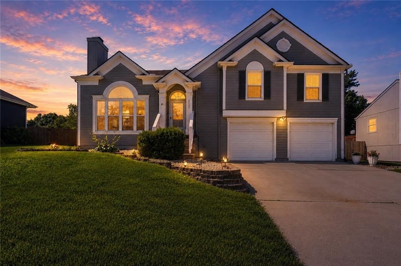 2137 7th St, Lee's Summit, MO 64063
