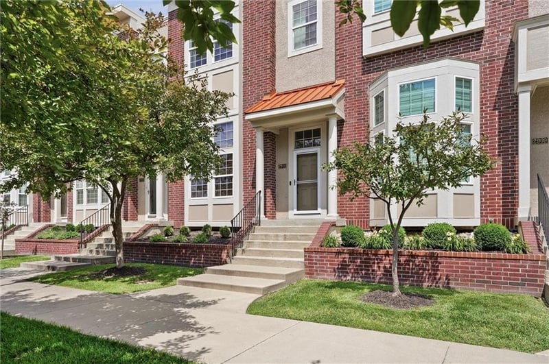 2911 Gentry Park Pw, North Kansas City, MO 64116