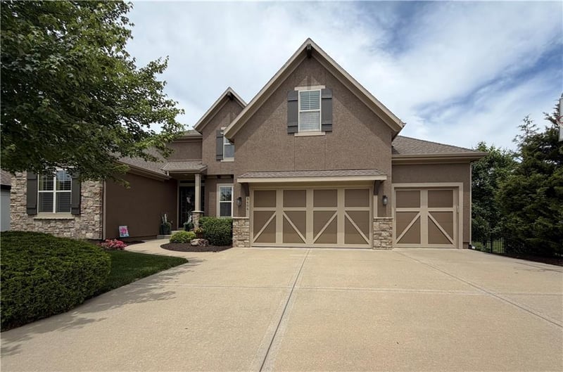 9404 163rd Pl, Overland Park, KS 66085