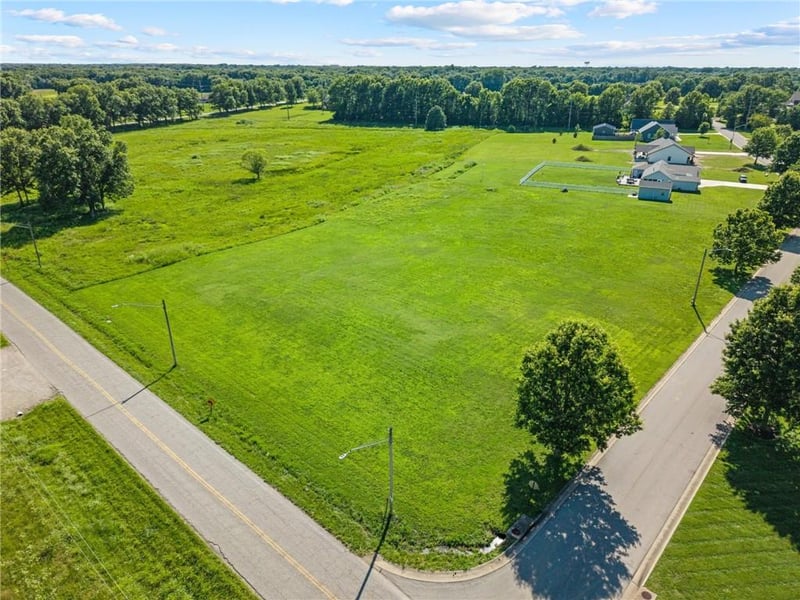 2206 Porter Ln, Pittsburg, KS 66762