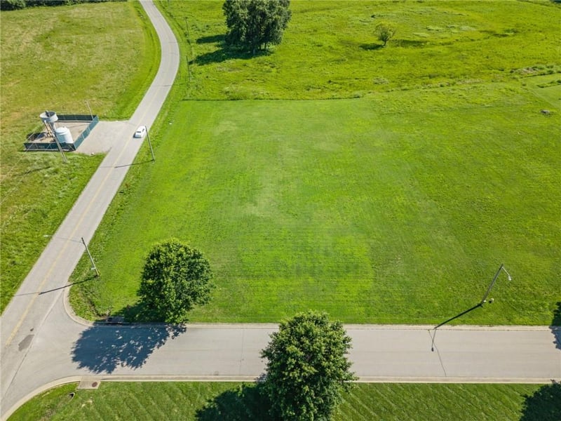 2206 Porter Ln, Pittsburg, KS 66762
