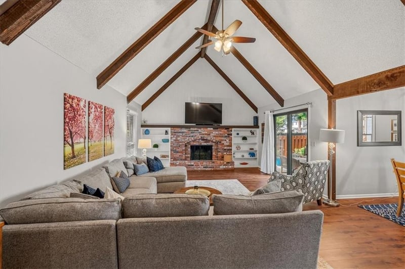 10819 W 102nd St, Overland Park, KS 66214