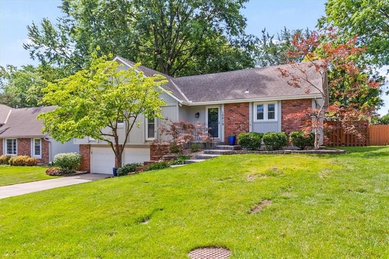 10819 W 102nd St, Overland Park, KS 66214
