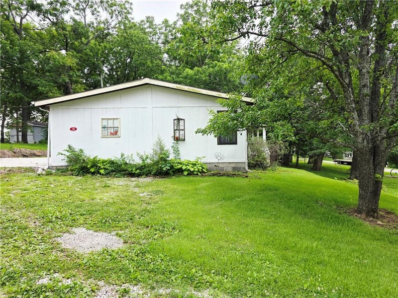 58 Longview Rd, Pleasanton, KS 66075