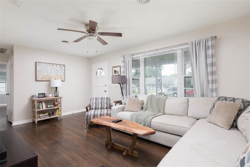 9103 Central St, Kansas City, MO 64114