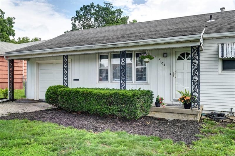 9103 Central St, Kansas City, MO 64114