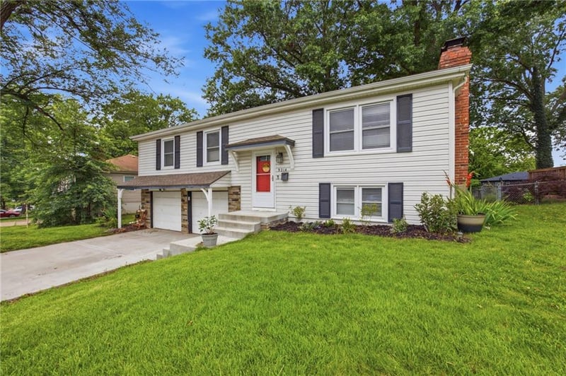9214 Mastin St, Overland Park, KS 66212