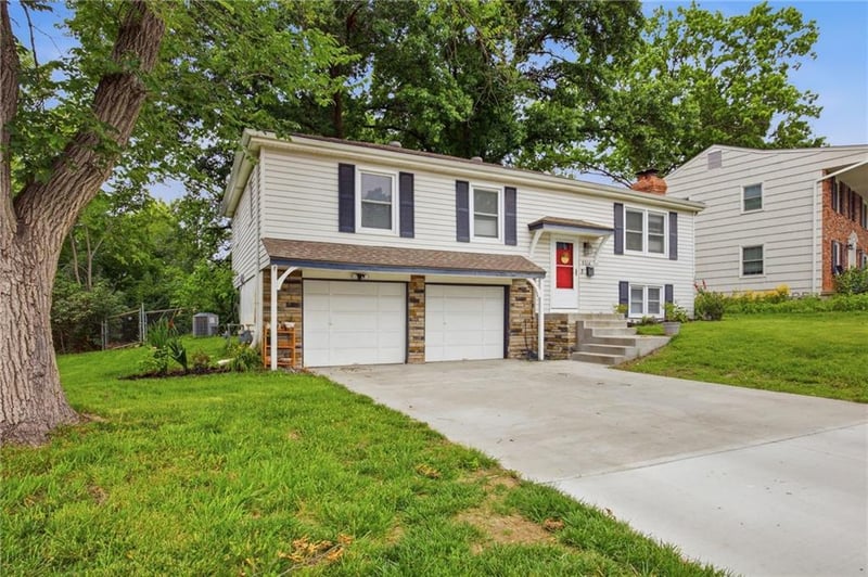 9214 Mastin St, Overland Park, KS 66212