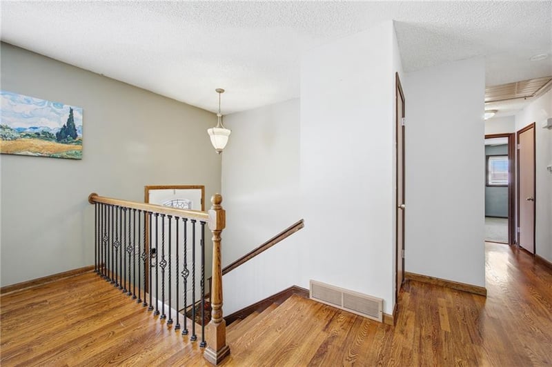 9214 Mastin St, Overland Park, KS 66212