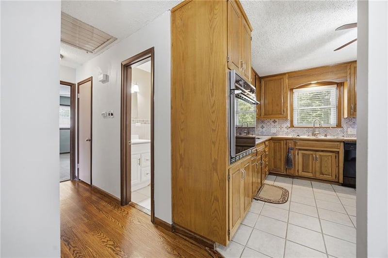 9214 Mastin St, Overland Park, KS 66212