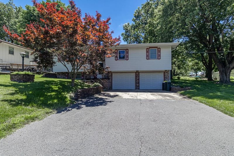 2914 Cronkite Rd, St Joseph, MO 64506