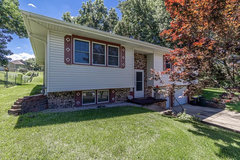 2914 Cronkite Rd, St Joseph, MO 64506