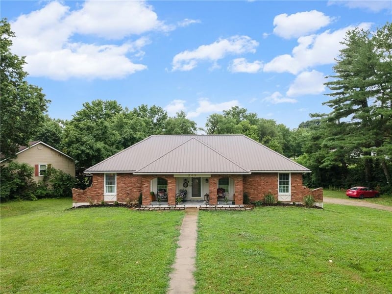 205 Dauxville Dr, Richmond, MO 64085