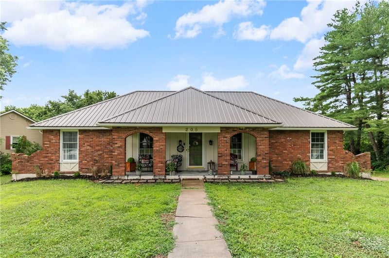 205 Dauxville Dr, Richmond, MO 64085