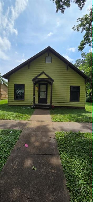 315 3rd St, Iola, KS 66749
