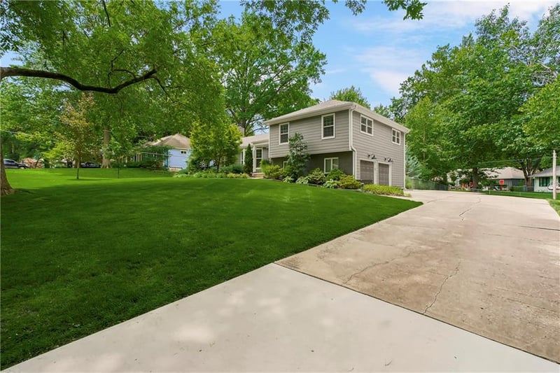 9104 Ensley Ln, Leawood, KS 66206